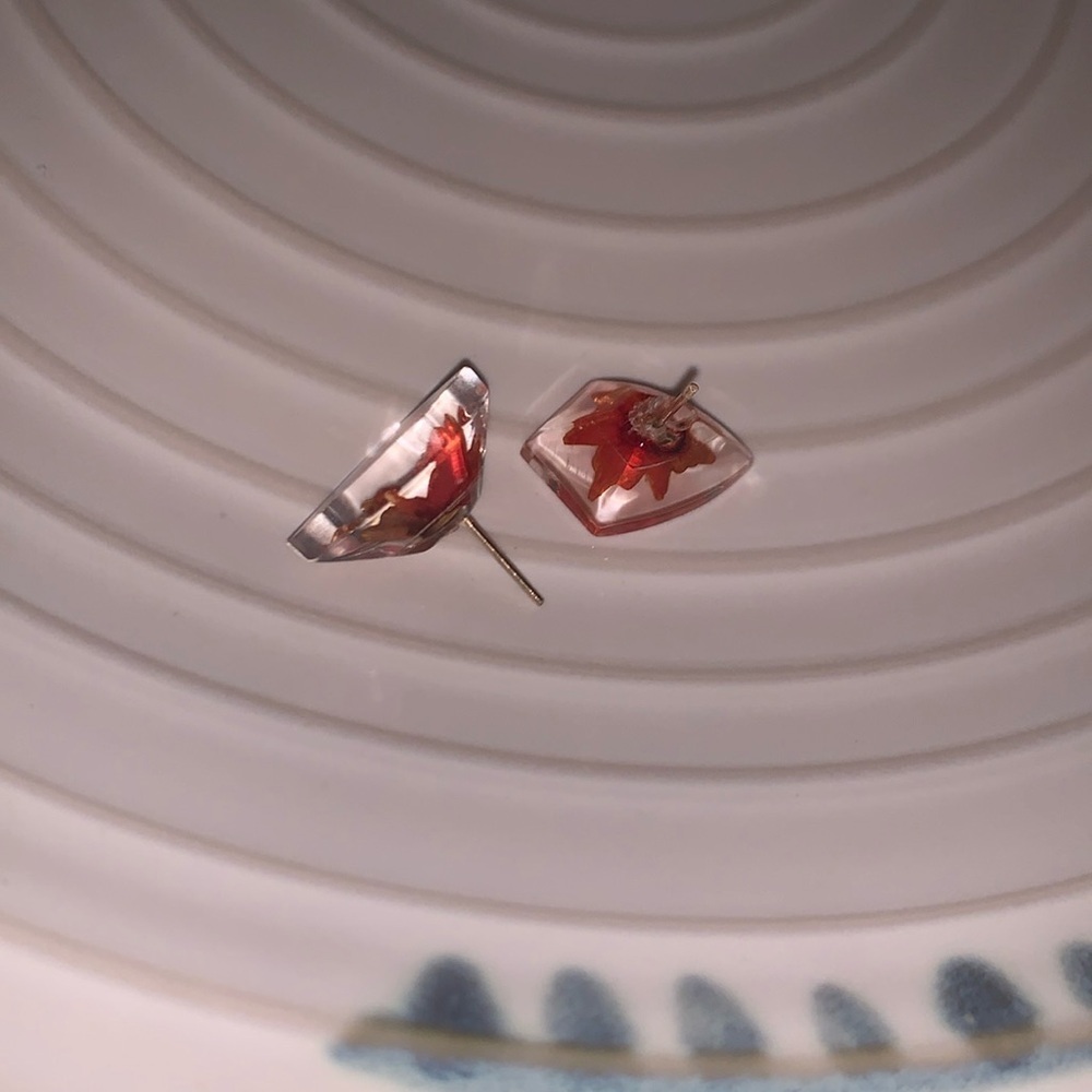Clear Post Earrings With Delicate Flower Detail Vintage - Picture 4 of 8